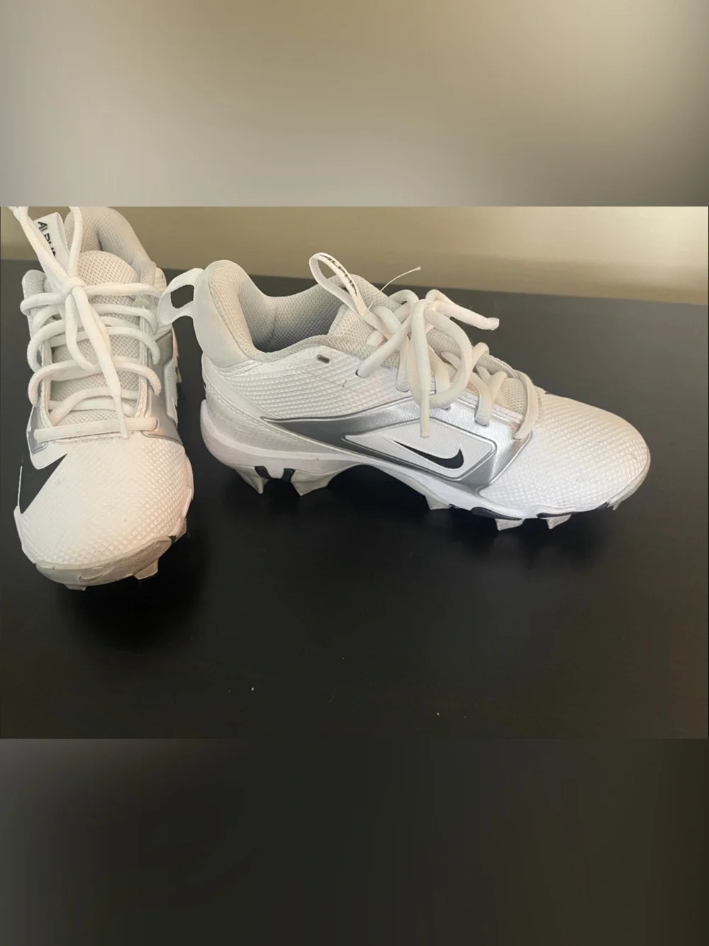 Nike White and Silver Alpha Football Cleats, Fastflex 2Y. Clean